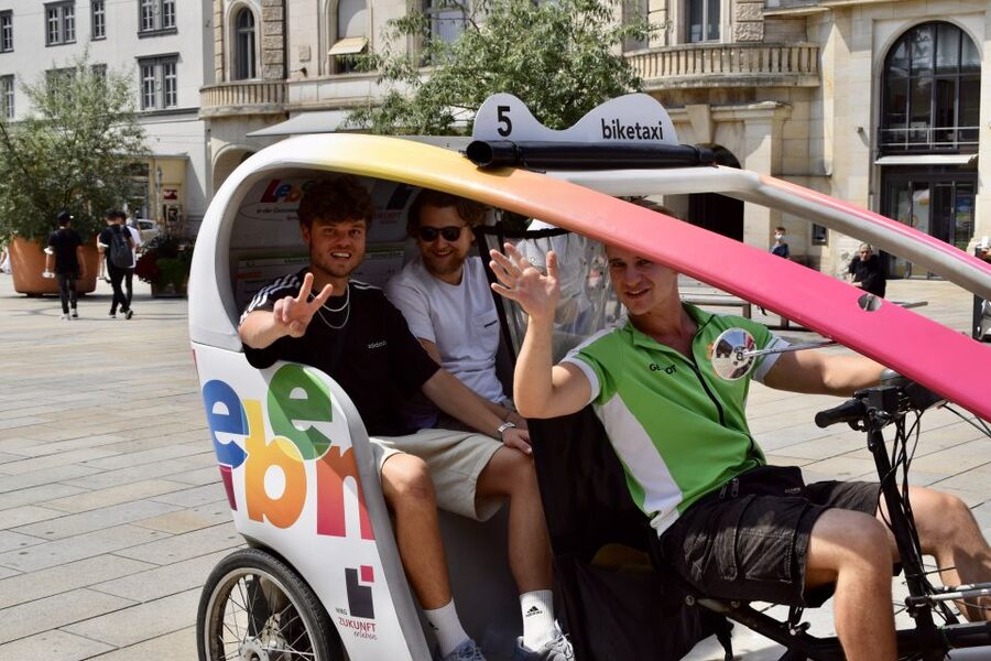 Erfurt: Private Guided Classic Old Town E-Rickshaw Tour - Comfort, weather, and accessibility