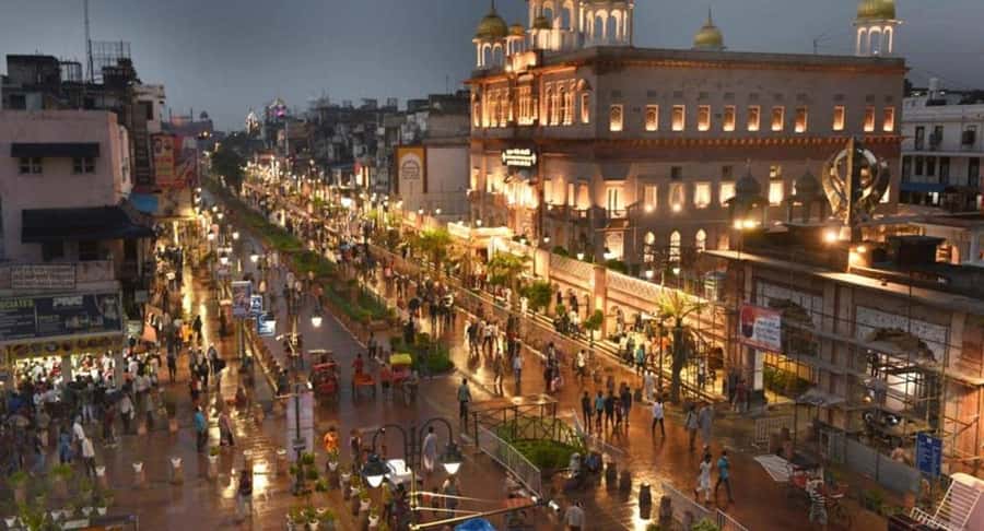 Explore Chandni Chowk: Old Delhi Private Tuk Tuk & Food Tour - How the private transport helps in Delhi