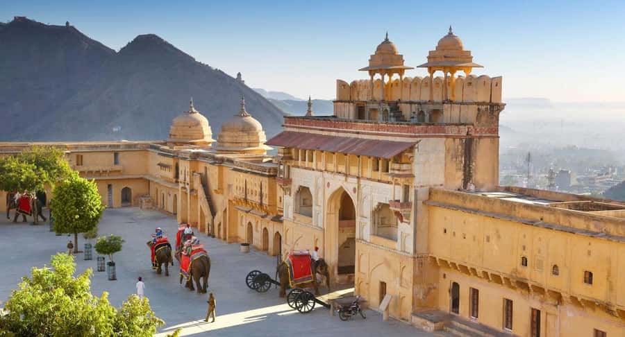 Explore Chandni Chowk: Old Delhi Private Tuk Tuk & Food Tour - Jama Masjid and the Mughal start