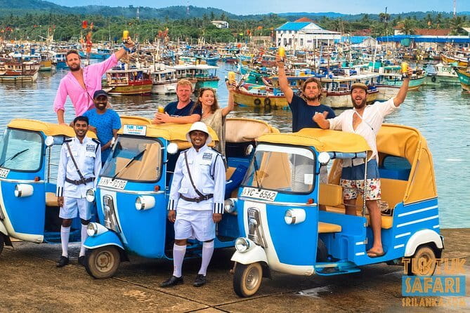 Explore Colombo City Highlights in a Private Tuk Tuk - Tea, gemstones, and the final shopping stops