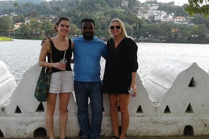 Explore Kandy Full Day Tuk Tuk City Tour - Royal Botanical Gardens in Peradeniya