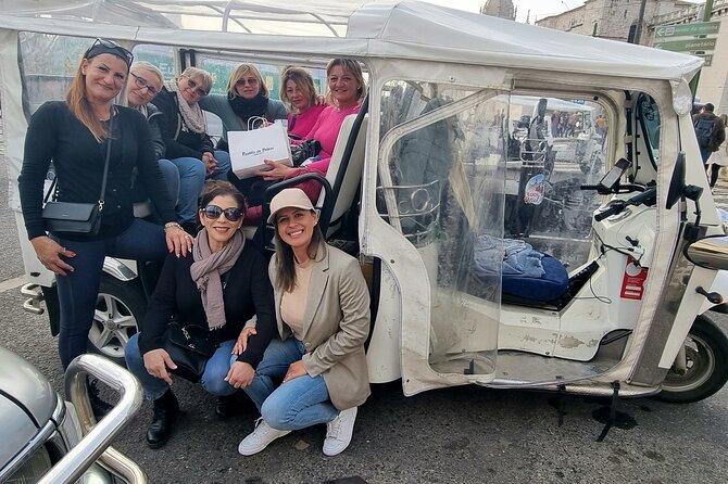 Explore Lisbon aboard our fun tuk tuk - Guides who keep the pace comfortable