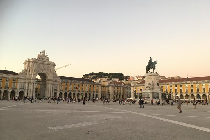 Explore Lisbon by Tuk Tuk: History and Viewpoints - Lisbon’s viewpoints: Senhora do Monte and São Pedro