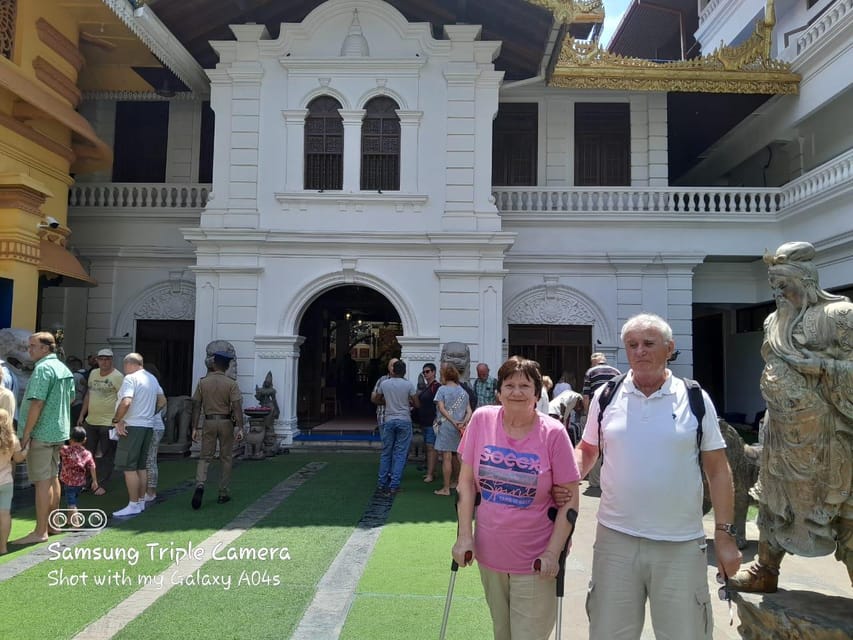 Explore The Colombo City by Private Tuk Tuk or Car - Independence Square and a pause in the city