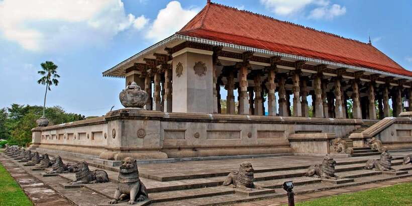 Explore The Colombo City by Private Tuk Tuk or Car - Pettah Market: Colombo at full volume