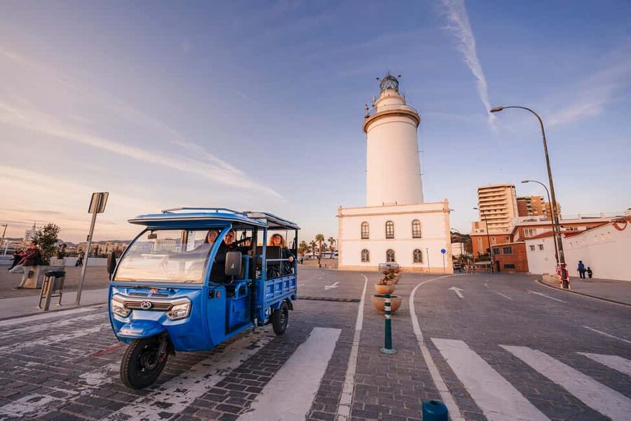 Express Tuk-Tuk Tour in Malaga: Gibralfaro Viewpoint and Photography - Key points at a glance