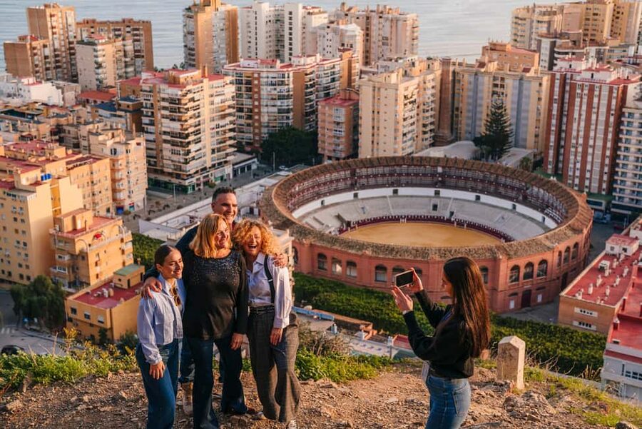 Express Tuk-Tuk Tour in Malaga: Gibralfaro Viewpoint and Photography - What this Málaga tuk-tuk ride actually offers