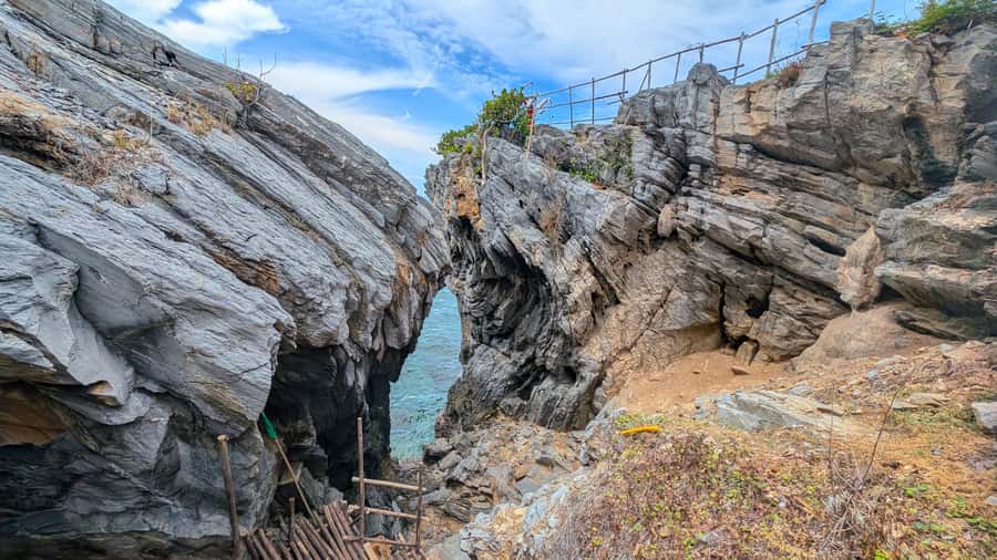 From Bangkok: Day Tour Koh Sichang Island with Tuktuk Tour - Mondop Roi Phraphutthabat and the island views