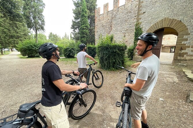 From Florence:Tuscany Tuk Tuk with Lunch, Wine & San Gimignano - The guides and the personal feel