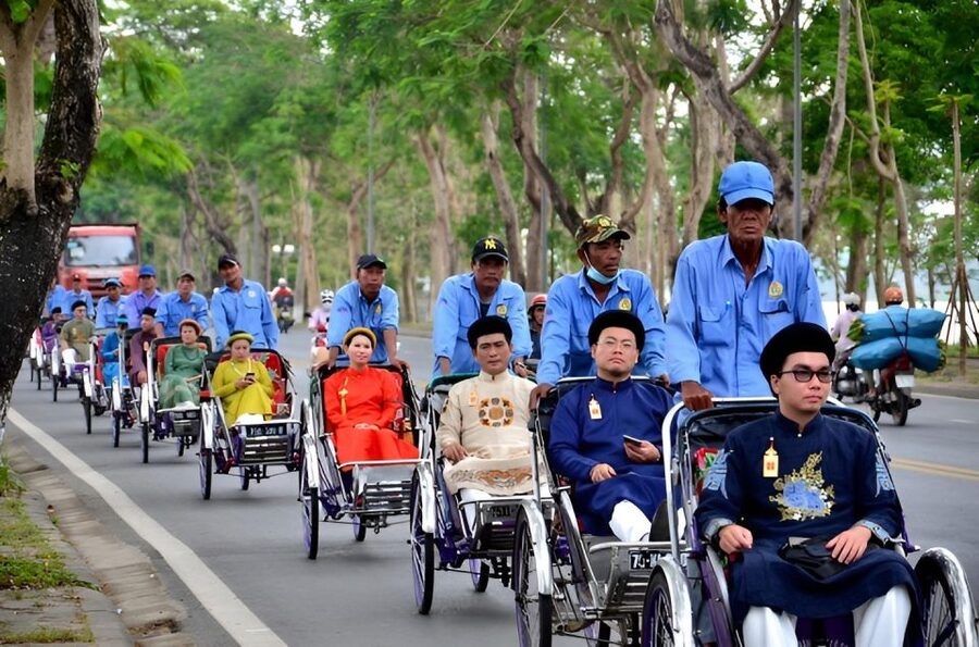 From Hue: Hue Evening Foodie Cyclo Tour. - Who will enjoy this evening most