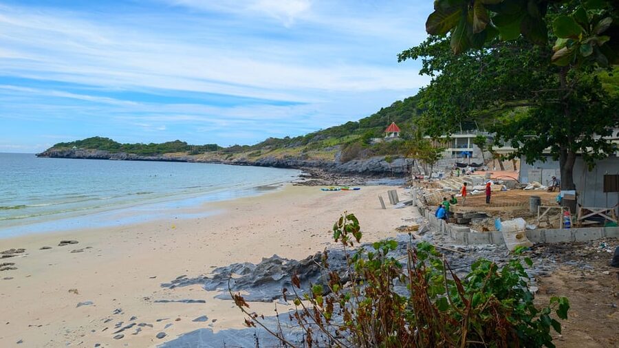 From Pattaya: Day Tour Koh Sichang Island with Tuktuk Tour - Returning to Pattaya by ferry and private car
