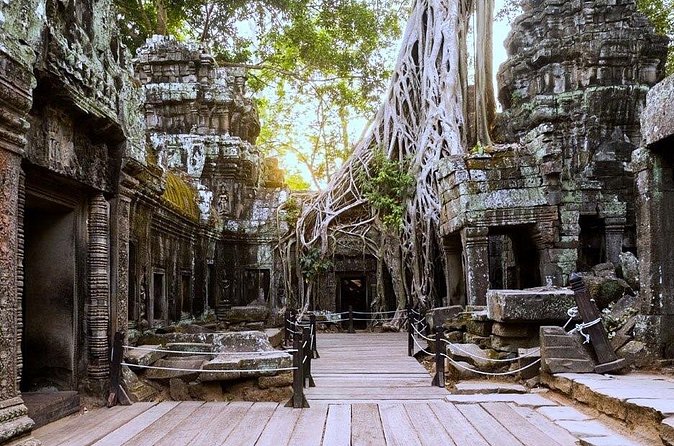 Full day by TUK TUK - A guide can turn stone into a story