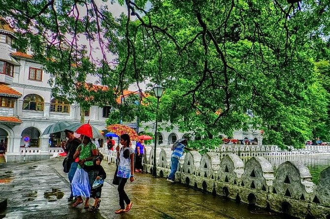 Full day Kandy walking tour with TUK TUK ride to Peradeniya gardens - Starting at the Temple of the Sacred Tooth Relic