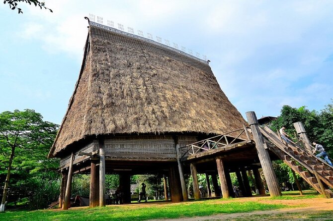 Full Day Private Luxury Tour with Cyclo in Hanoi - Long Bien Bridge and the marks of two eras