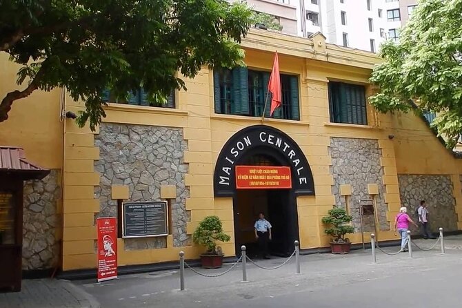 Full Day Private Luxury Tour with Cyclo in Hanoi - Temple of Literature and Vietnam’s educational tradition