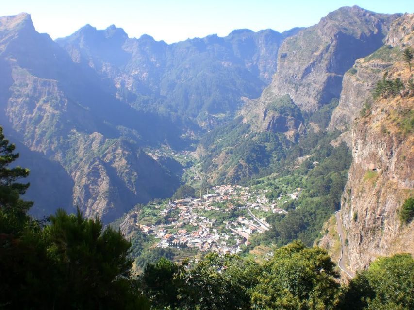 Funchal: Eira do Serrado Nun´s Valley viewpoint tuk tuk Tour - The first two viewpoints build the story
