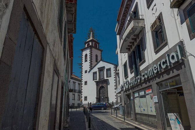Funchal Epic Private Tuk-Tuk Tour - Local guides make the short format work