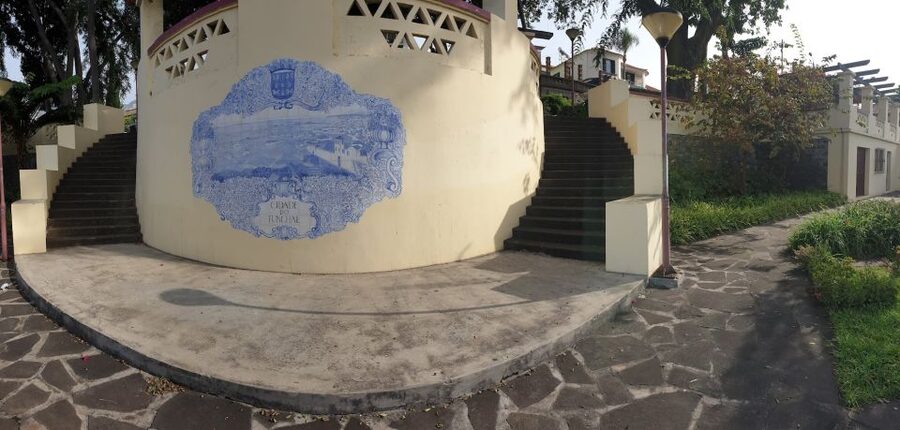 Funchal: Guided City Tuk-Tuk Tour - Vila Guida: a calm stop above the city
