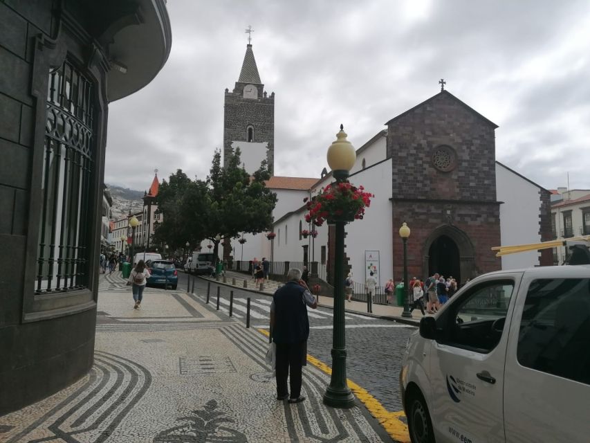 Funchal: Private Guided Tour of Historic Center by Tuk Tuk - Entering Funchal’s old town