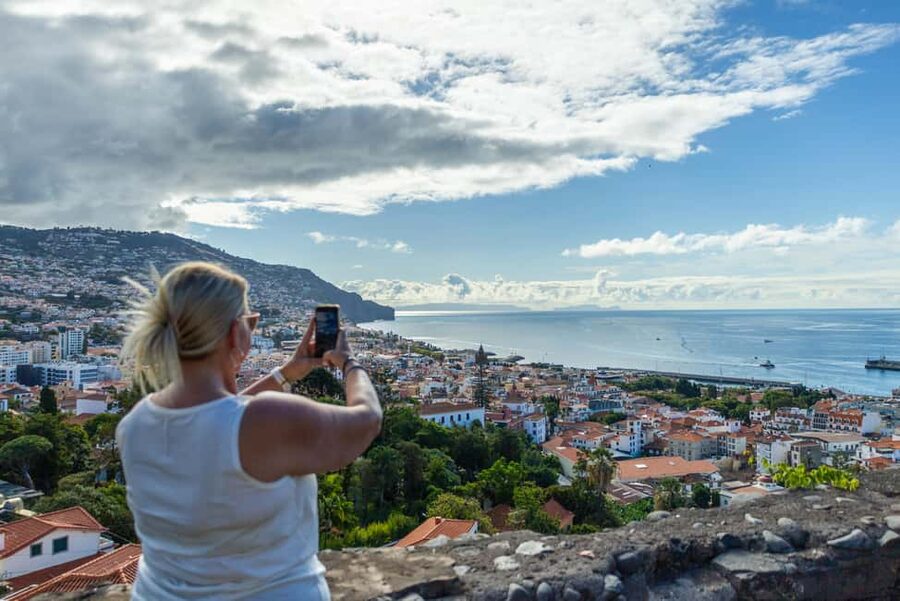 Funchal: Tuk Tuk Tour to the Most Breathtaking Viewpoints - Starting in Funchal with a useful local introduction