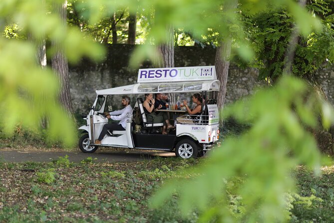 Geneva Apero TukTuk Tour - Why the private format matters