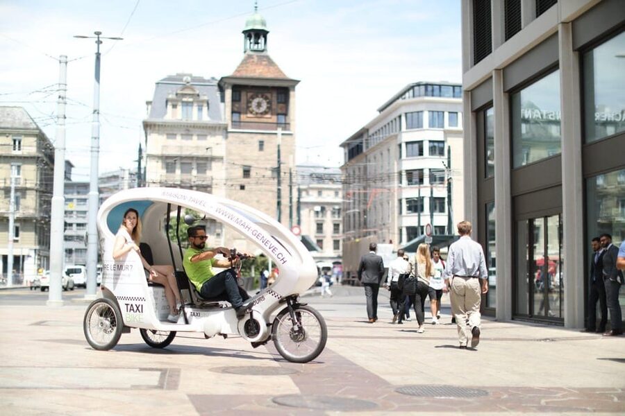 Geneva: Highlight Tour in TukTuk - The Jet d’Eau and Lake Geneva