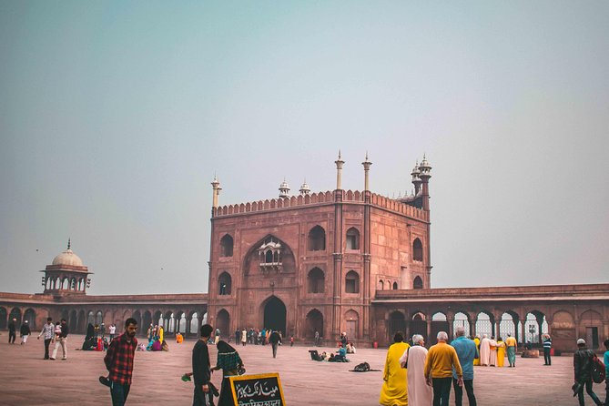 Guided 3‑hour rickshaw ride through Old Delhi with transfers - Jama Masjid and the cost of the minaret