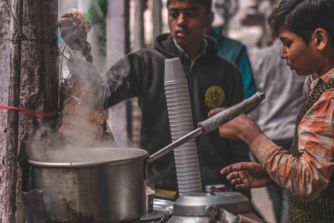 Guided 3‑hour rickshaw ride through Old Delhi with transfers - Naughara’s old homes and a quieter lane