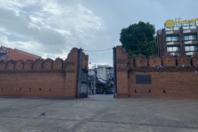 Half Day Chiang Mai City and Cultural by TukTuk, Samlor & Red car (Private Tour) - Three Kings Monument and Chiang Mai’s origin story