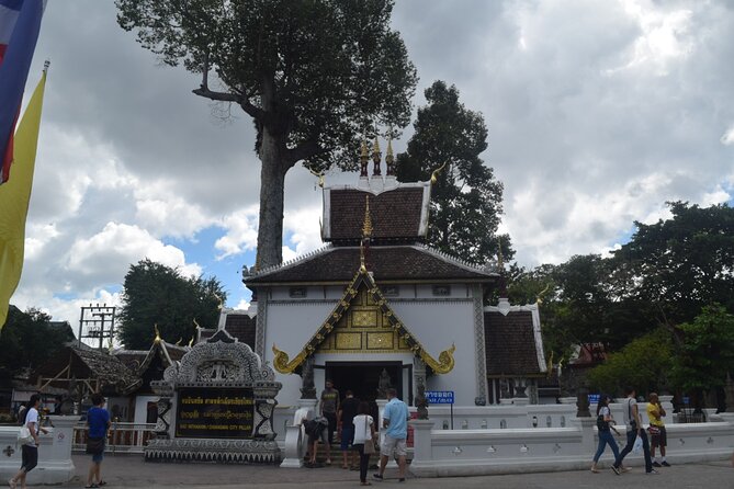 Half Day Chiang Mai City and Cultural by TukTuk, Samlor & Red car (Private Tour) - Wat Chedi Luang: the main temple visit