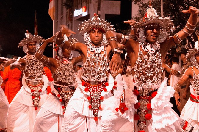 Half-Day Kandy City Tour by Tuk Tuk - Kandyan dance: an hour of movement and tradition