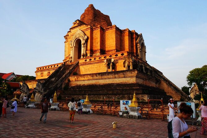 Half-Day Private Night Tour by Tuk Tuk in Chiang Mai City - Wat Chedi Luang and the big brick stupa