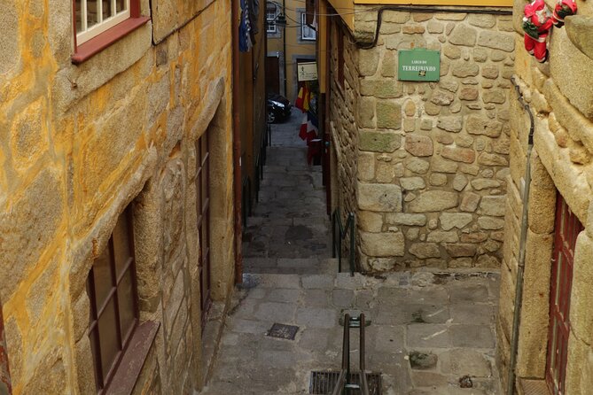 Half Day Private Tour in TukTuk Porto Jewish Heritage - The Kadoorie-Mekor Haim Synagogue from the outside