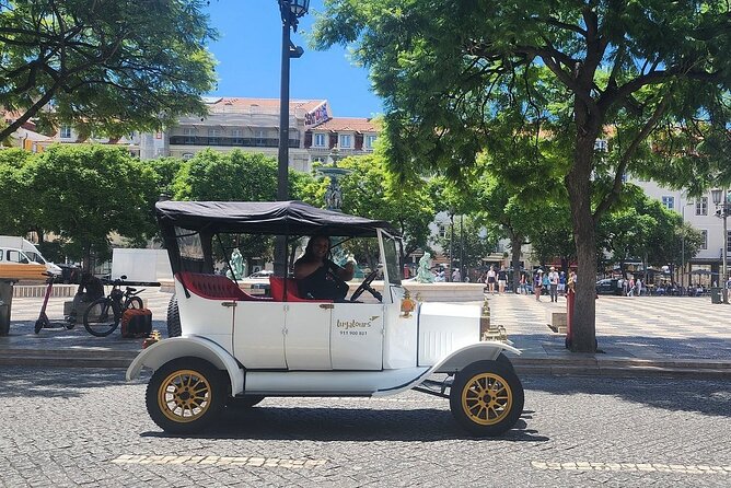 Half-Day Tuk Tuk Tour with Vegetarian or Vegan Meal - Carmo, São Roque, and Lisbon’s central neighborhoods