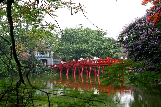 Hanoi Cyclo Ride and Water Puppet Show - One Pillar Pagoda, a short but memorable stop