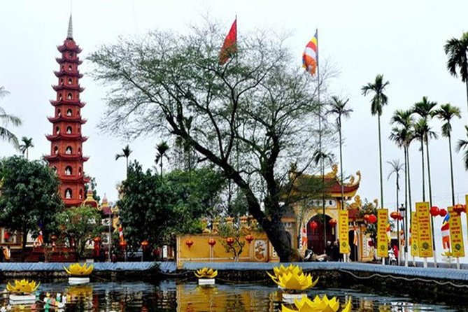 Hanoi Cyclo Ride and Water Puppet Show - The one-hour cyclo ride through the Old Quarter