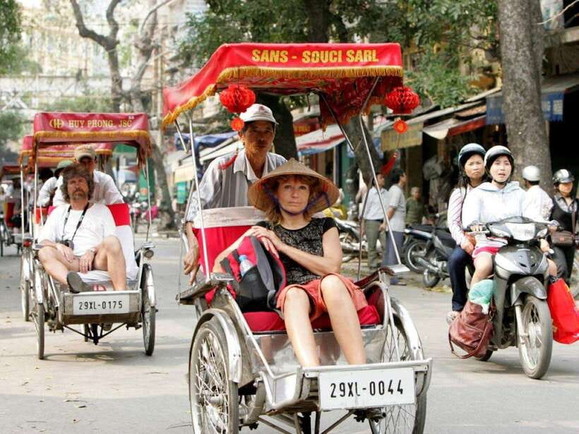 Hanoi: Cyclo the Old Quarter and Egg Coffee Tour - Entering the Temple of Jade Mountain