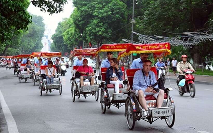 Hanoi: Cyclo the Old Quarter and Egg Coffee Tour - Riding a cyclo through the Old Quarter