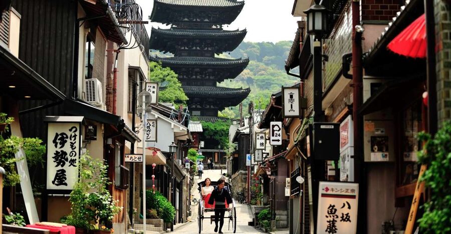 Higashiyama | Kyoto: Sakura Season Private Rickshaw Tour - Key points at a glance
