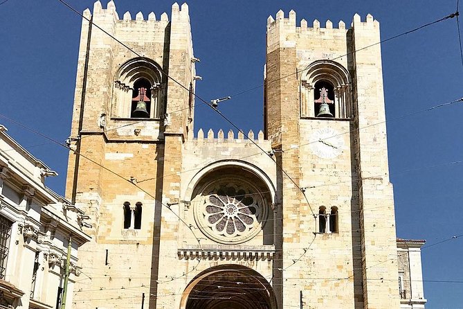 Historic Lisbon Tuk Tuk Tour - What the private guide adds