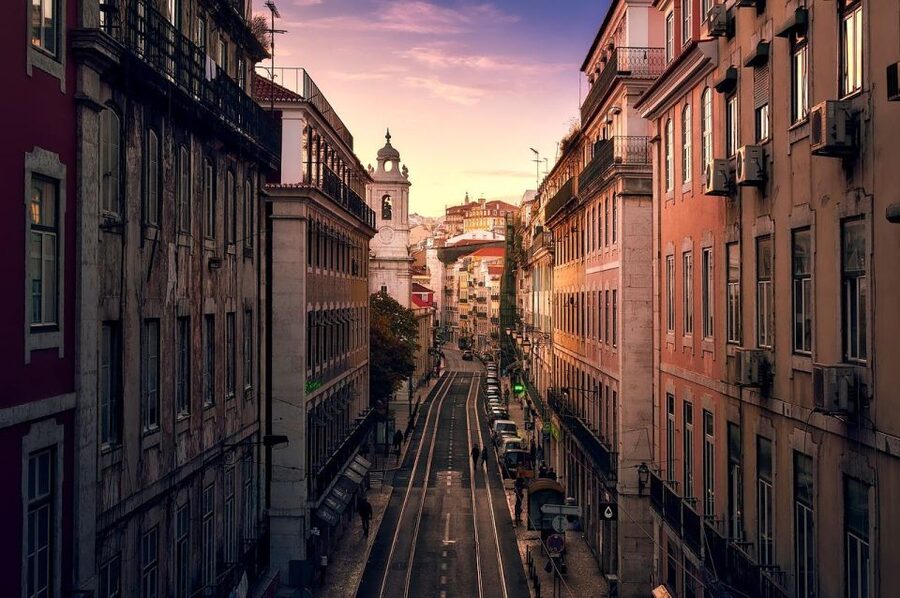 Historical Tuk Tuk Tour, Viewpoints and Old Neighborhoods - Lisbon Cathedral: a short introduction to the old city