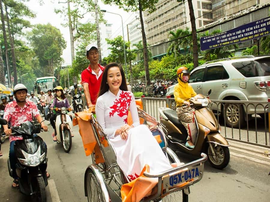 Ho Chi Minh: Authentic Market Cyclo Tour without Tour guide - The first pickup and the ride into local life