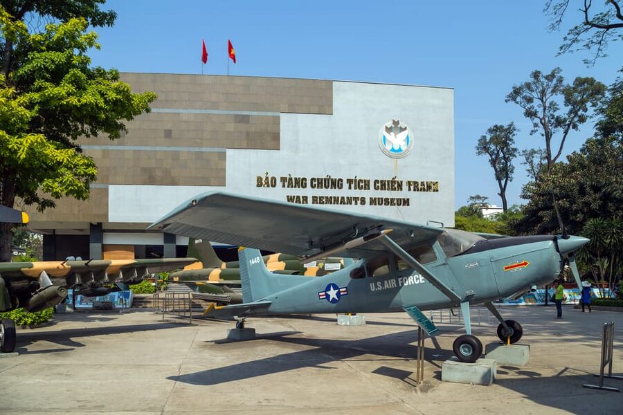 Ho Chi Minh City Cyclo Tour with English Speaking Guide - Thirty minutes along Nguyen Hue Street