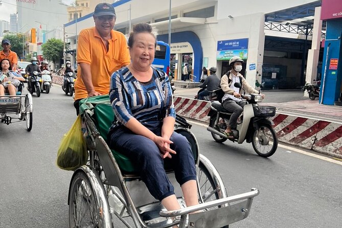 Ho Chi Minh City Sightseeing Panoramic Cyclo Private Tour - Independence Palace and the Former Military Apartments