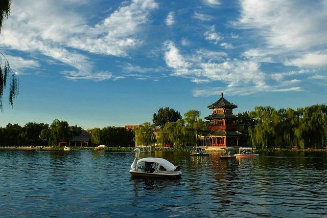Houhai Hutong Tour: Rickshaw + Prince Gong & Soong Residences - Yandaixie Street, a 232-meter historic lane