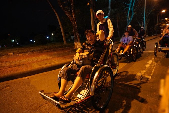Hue Night Street Food Safari By Cyclo - Com Hen beside the river