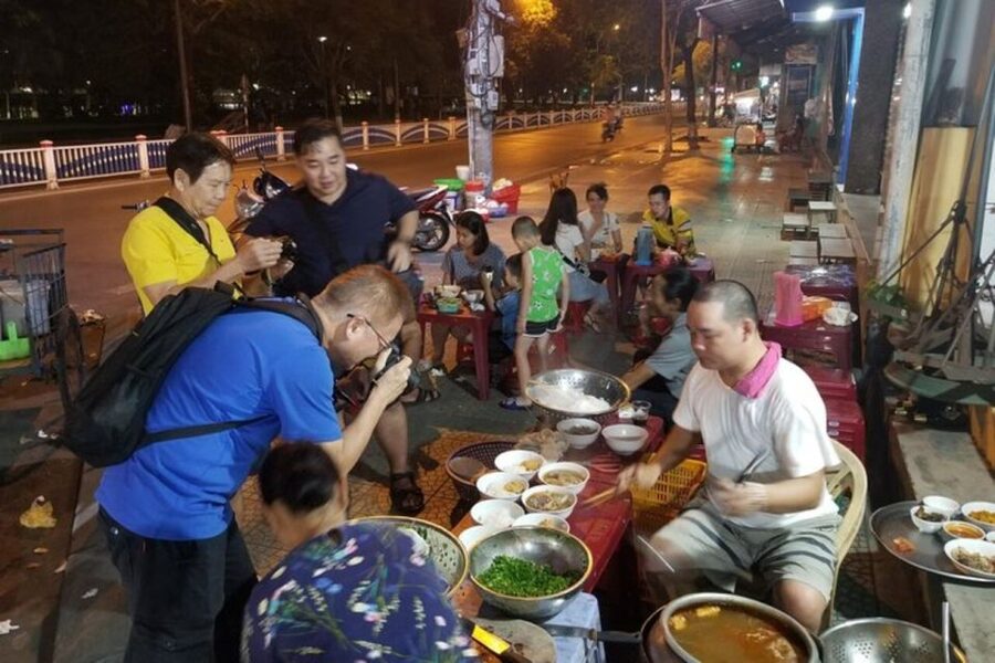 Hue: Night Street Food Tour by Cyclo with a Local Guide - Che Hue brings the meal to a sweet close
