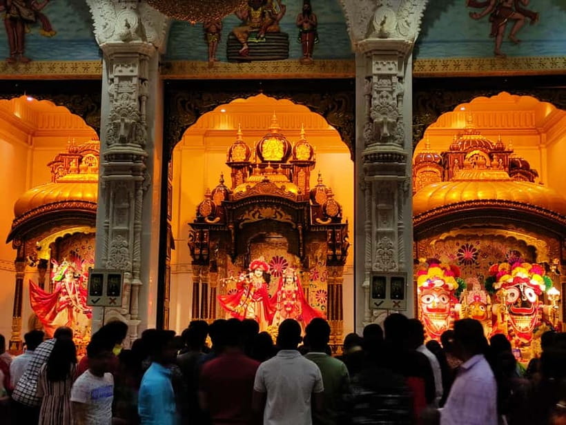 Hyderabad: Private Tuk-Tuk City Tour - ISKCON Abids brings color and active worship