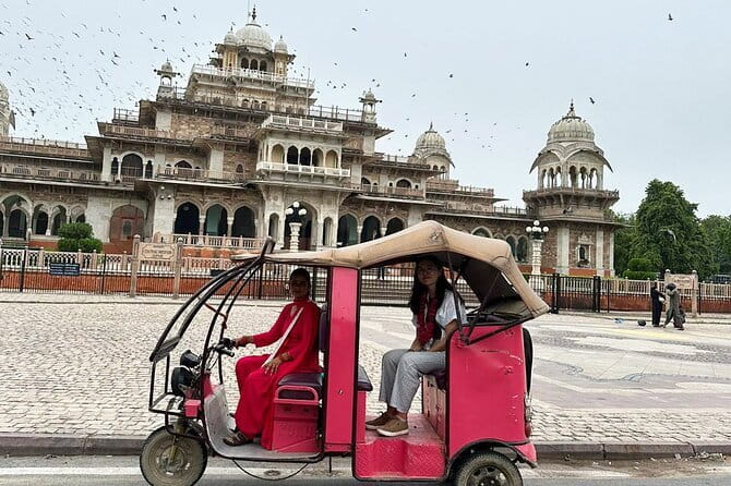 Jaipur City Tour by Women-Driven E-Rickshaw - Choti Chaupar Flower Market