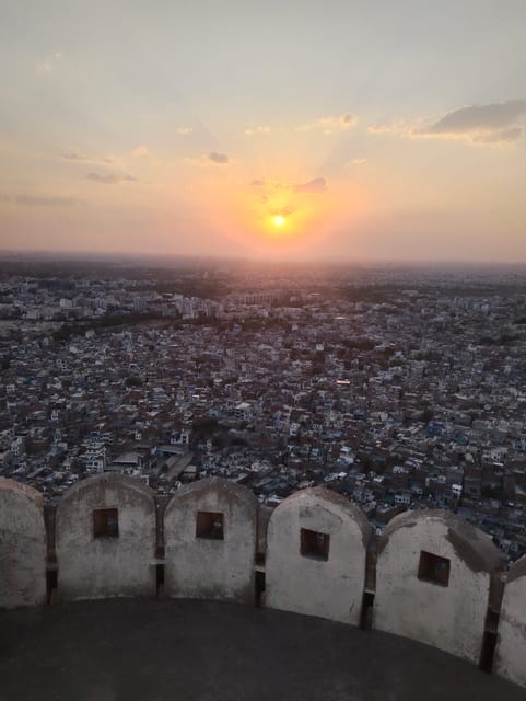 Jaipur : Full Day Tuk Tuk Tour - Hawa Mahal begins the morning with Jaipur’s famous façade